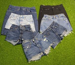 6668 - Levi's Denim Shorts