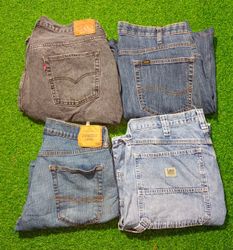 LEVI’S , LEE SHORTS  (D 235)