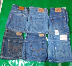 JUPE COURTE LEVI’S (C 441)