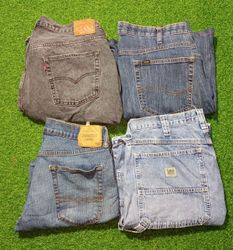 LEVI’S , LEE SHORTS  (D 235)