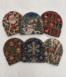 Beanies Tapisserie de Noël Upcyclés (DR-09)