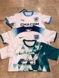 T-shirts de football