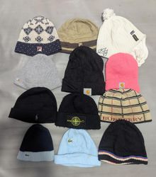 Stone Island. Carhartt. Lacoste. bonnets de marque..