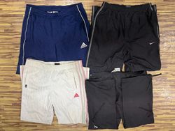 Pantalons de survêtement avec des marques mélangée..