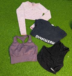 8380 - Gymshark T-shirts courts et débardeur