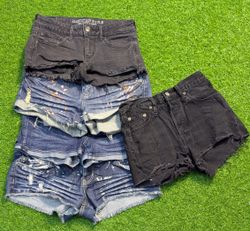 6945 - American Eagle, Levi's Denim Shorts