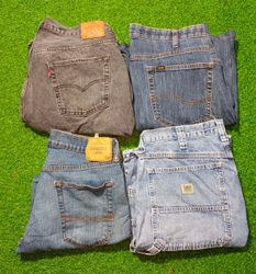 LEVI’S , LEE SHORTS  (D 235)