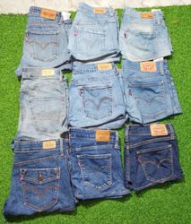 LEVI’S MINI SHORTS (Z 012)