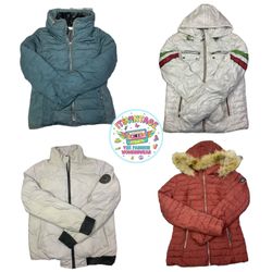 Ensemble de vestes d'hiver et de doudounes vintage..