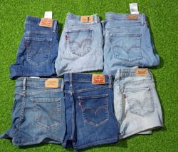 LEVI’S MINI SHORTS (C 353)