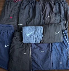 (NIKE TRACK PANTS)