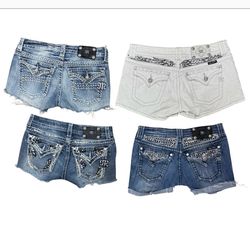 Miss Me True Religion short8 pcs At 1287