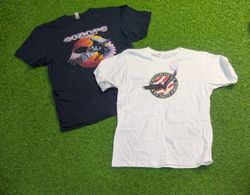 8444 - T-shirt stile vintage a mezza manica e mani..