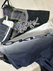 Branded Surfwear (1190)
