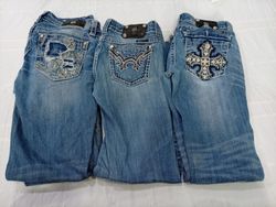 CR10450 Vintage Miss Me Flare and Straight-Leg Jea..