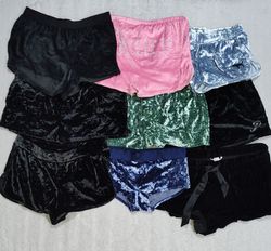 Juicy & pink mini  velvet shorts