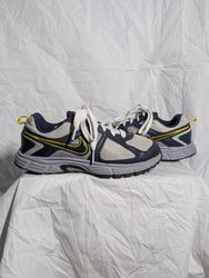 Woman wear shoes