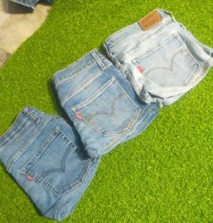 LEVI’S MINI SHORTS (C 490)