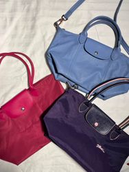 The bundle includes 5 Longchamp handbags featuring..