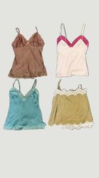 Canottiere con rifiniture in pizzo e bustier corse..