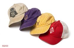 Sélection de snapbacks et casquettes de baseball