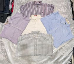 Classic Burberry Button-Up 🤎 Timeless vintage pie..