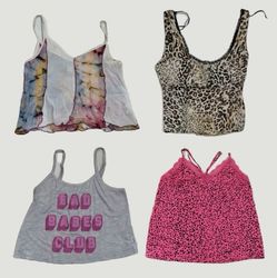 Top con pizzo Y2k e camicette stampate