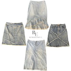 Jupes midi en denim de l'ère Paris Hilton Y2K
