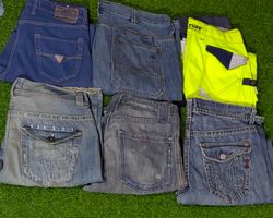GUESS UND ANDERE MIX-MARKEN JEANS (A 85)