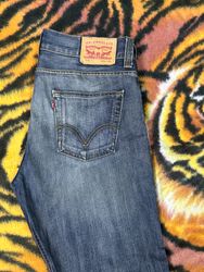Levis 527