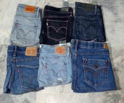 JUPE COURTE LEVI’S (C 440)