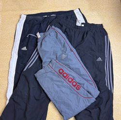 9 Vintage Adidas jogger pants with iconic sporty d..