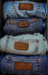 Wrangler  Lee Jeans