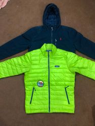 Giacca puffa con marchio