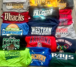 63x Vintage USA College & Sports Graphic T-Shirts ..