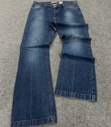 Jeans a zampa d'elefante Y2K e jeans a gamba bootc..