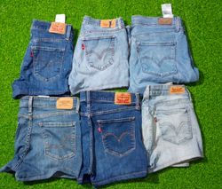 LEVI’S MINI SHORTS (C 353)