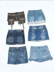 Acid Wash Grey Low-Rise Studded Zipper Mini Skirt
..