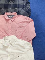 Lacoste und Tommy Hilfiger Hemden mit Knopfleiste