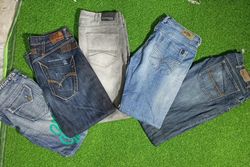 EXPRESS JEANS UND ANDERE MIX-MARKE JEANS (A 239)