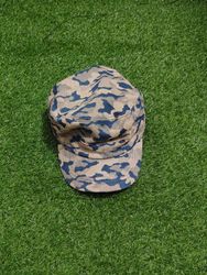 Lot en gros de casquettes militaires et de cadets ..