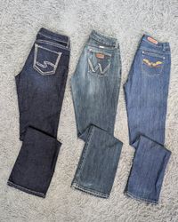 **Y2K Denim Flare Jeans – Colourful Embroidered De..