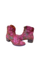 WOMEN’S EMBROIDERY SNIP TOE ANKLE COWBOY BOOT
