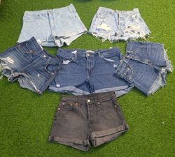 8485 - Levi's short.