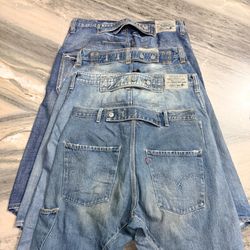Levi's engineered buckle belt short