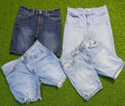 7057 - Levi's Shorts