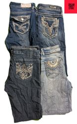 JEANS EN STYLE BOOTCUT INCLUS DE LA MARQUE DESIGNE..