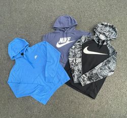 Nike Hoodies - (28/10)