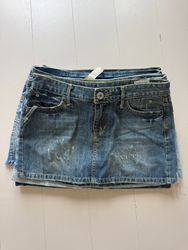 Women’s Y2K low rise mini denim skirts