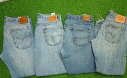 LEVI’S JEANS  (A 215)